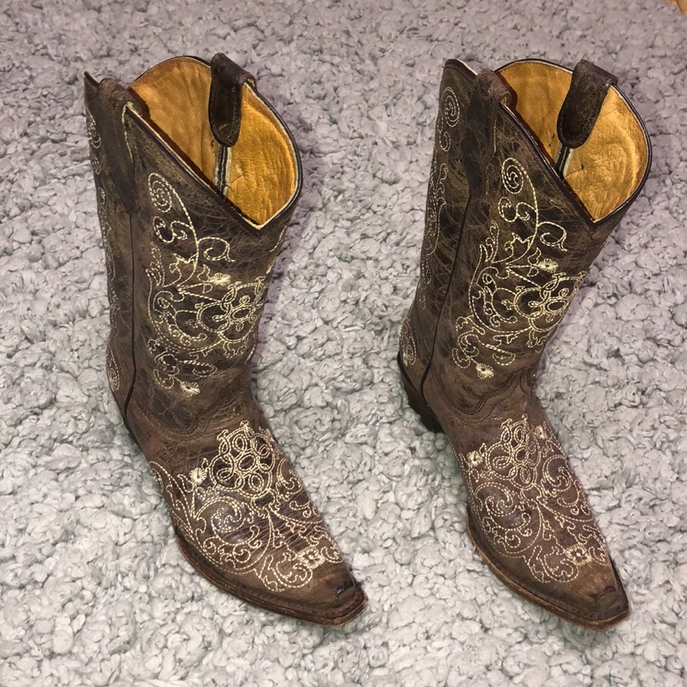 NOT FOR SALE!!!!!!!Corral Floral pointed toe boots